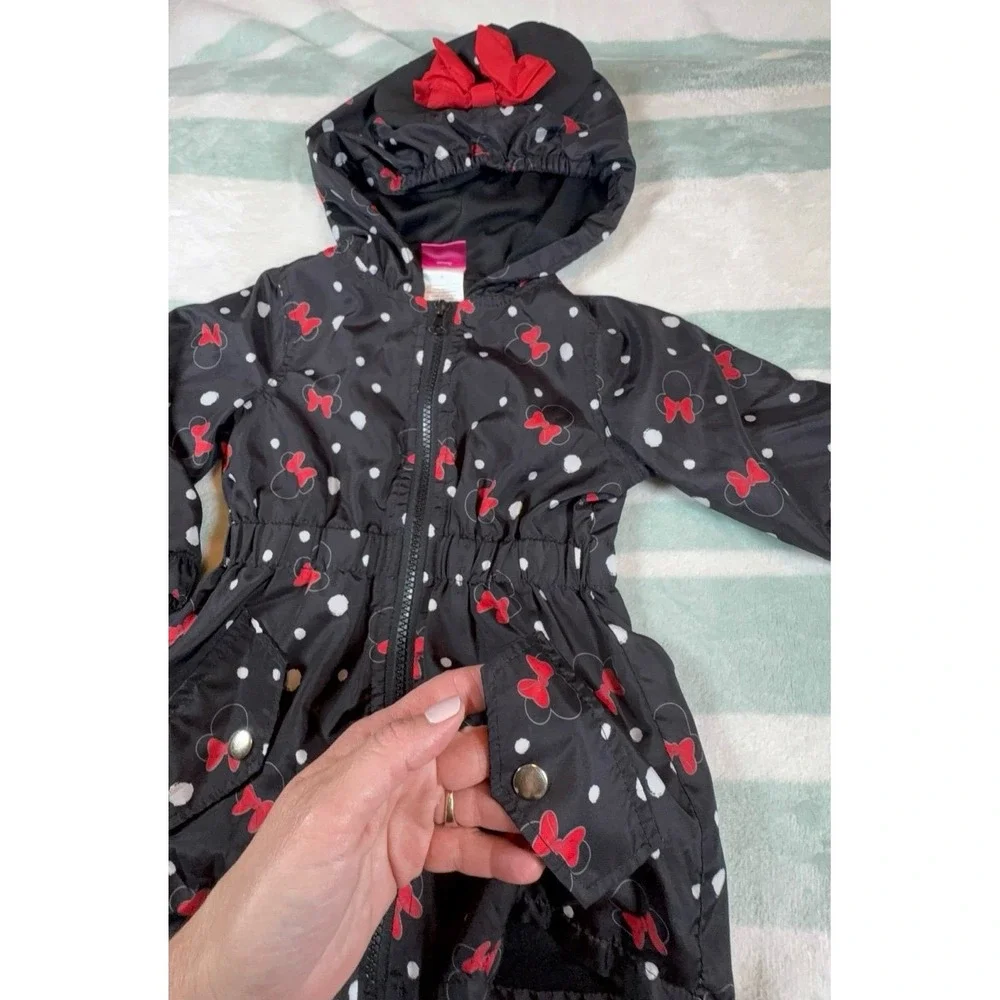Toddler baby girl size 2T Minnie Mouse zip up hooded jacket. Great condition!